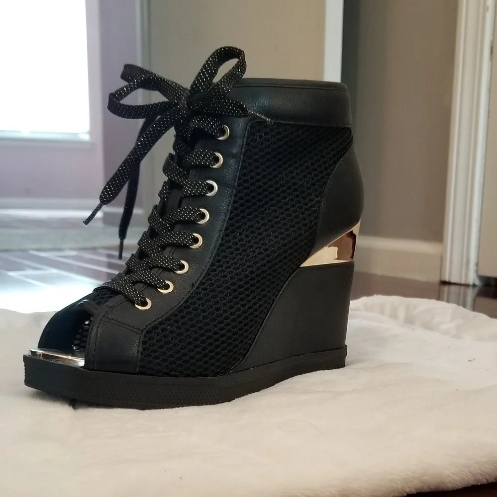 Peep toe mesh fishnet black gold lace up wedge